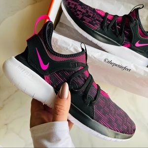 nike flex contact sneaker